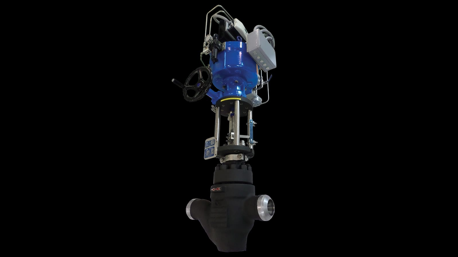 IMI 100DLC DRAG® valve with blue piston actuator and flanged connections.